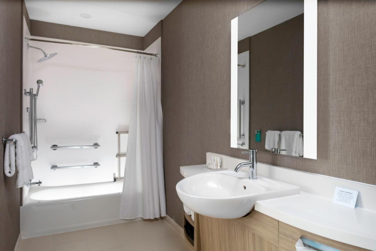 Springhill Suites Kansas City Airport Екстер'єр фото